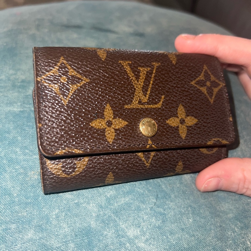 Authentic 2006 LOUIS VUITTON 6 Key Holder in Monogram LV - Picture 2 of 9